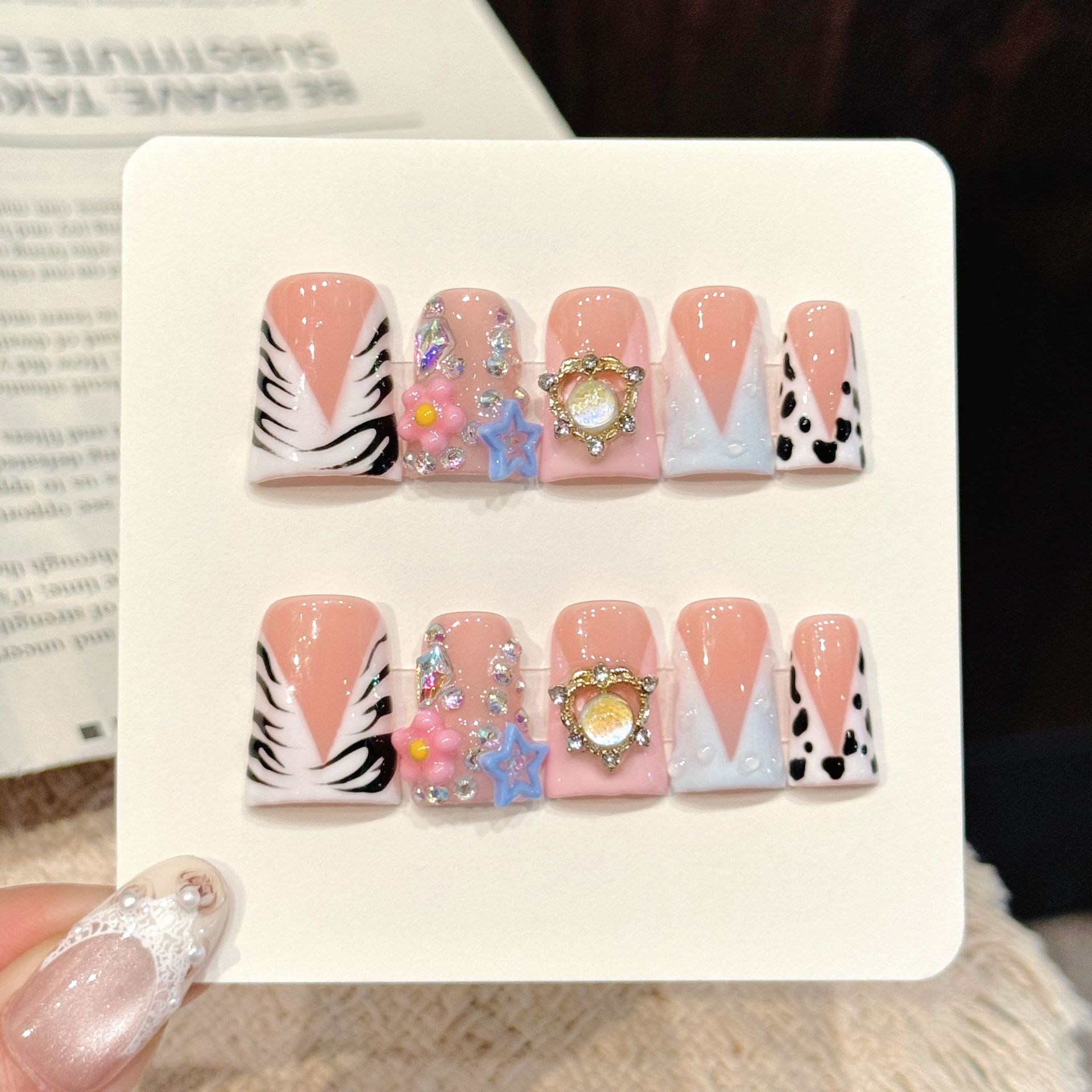 Rhinestone Nail Gem - 10PCS Kuku Palsu Buatan Tangan Motif